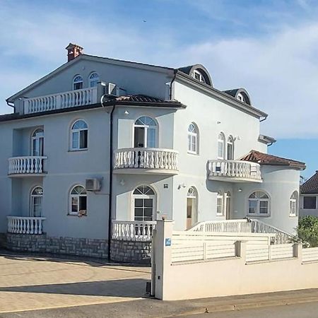 Apartment Fabic بوريتش المظهر الخارجي الصورة